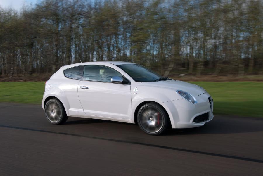  Alfa Romeo MiTo Quadrifoglio Verde (955) 2011 года  (UK) (фото 12 из 18)
